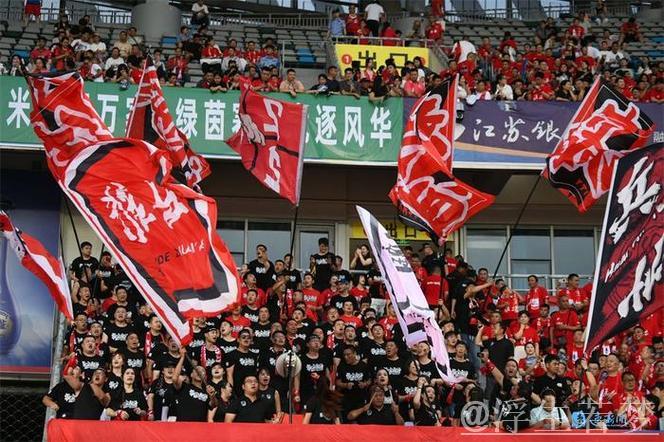 贺希宁:主场首战蓄势待发,球迷助威给予心理优势 贺希宁:主场首战蓄势待发,球迷助威给予心理优势